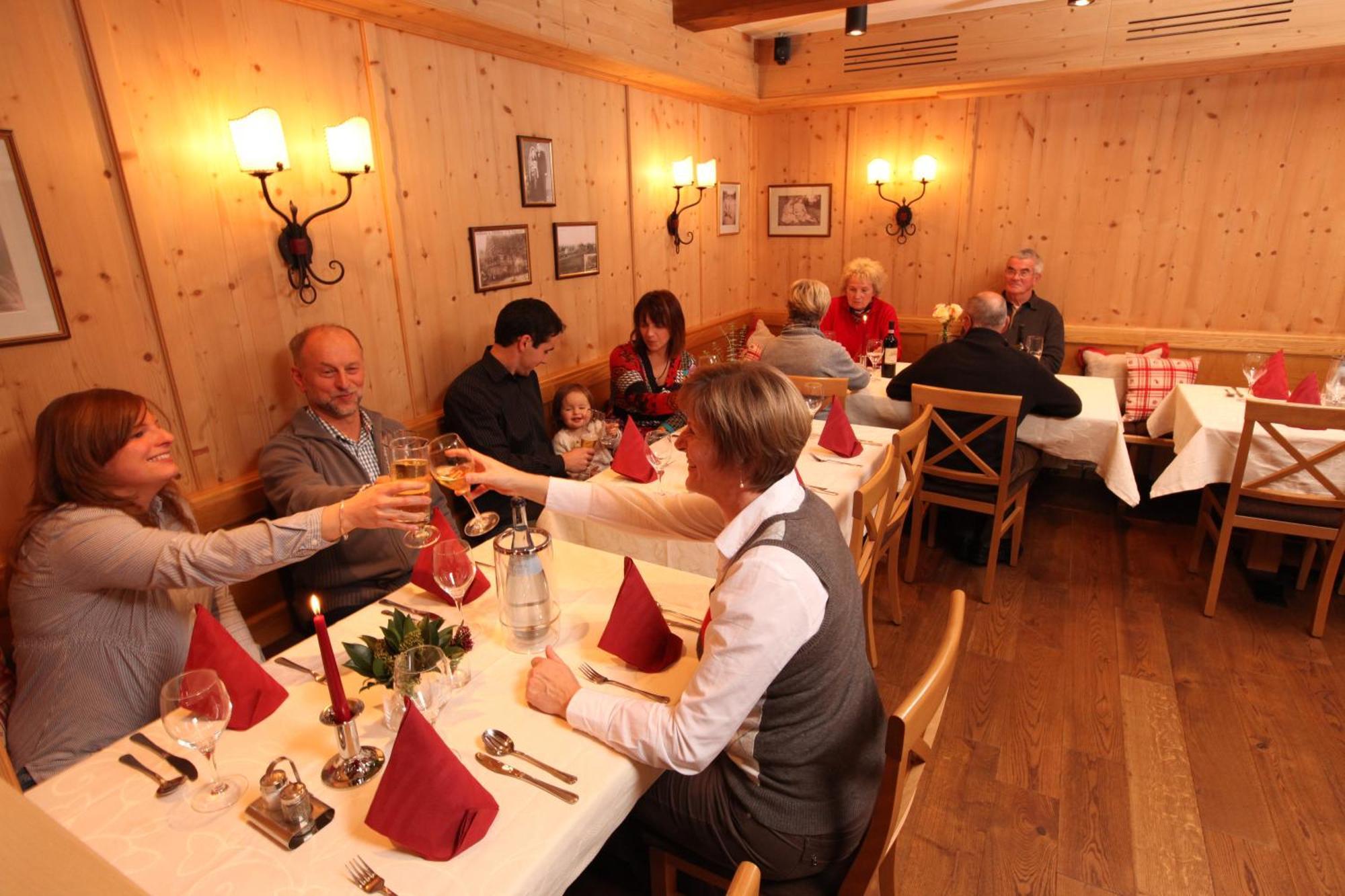 Gasthof-Pension Brauner Hirsch in Alfeld - Mittelfranken Exterior foto
